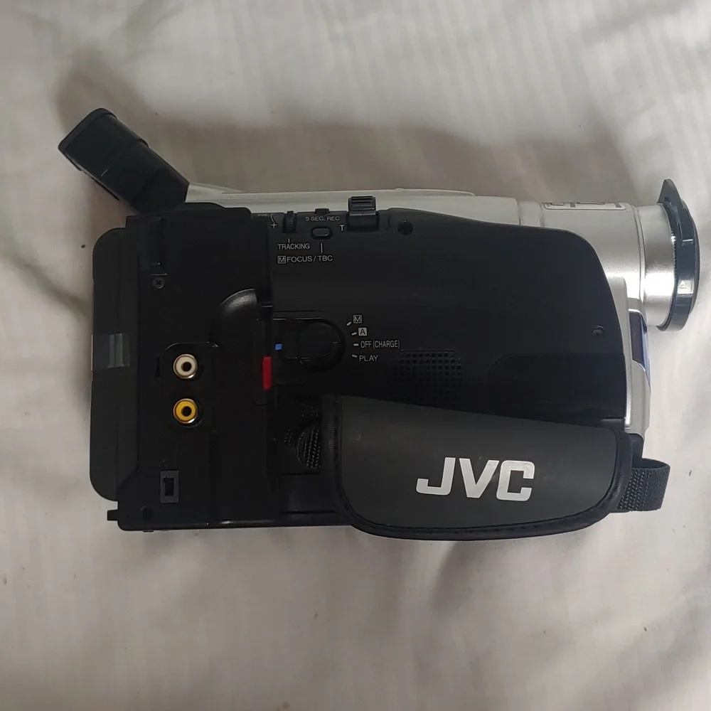 JVC compact VHS/Digital recorder - Picture 2 of 7